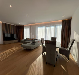 Apartament, 4 camere cu loc parcare subteran inclus Bucuresti/Herastrau