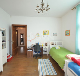 Apartament, 4 camere cu loc parcare subteran inclus Bucuresti/P-ta Victoriei