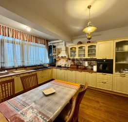 Apartament, 4 rooms, 200 mp Bucuresti/Baneasa