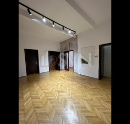 Apartament, 4 rooms with outdoor parking included Bucuresti/Primaverii