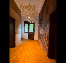 Apartament, 4 rooms with outdoor parking included Bucuresti/Primaverii