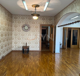 Apartament, 4 rooms with outdoor parking included Bucuresti/Aviatorilor