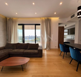 Apartament, 4 rooms with outdoor parking included Bucuresti/Herastrau