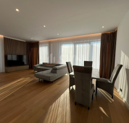 Apartament, 4 rooms with outdoor parking included Bucuresti/Herastrau