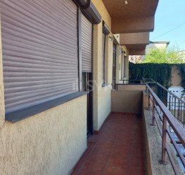 Apartament, 4 rooms with outdoor parking included Bucuresti/Chibrit