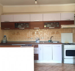 Apartament, 4 rooms with outdoor parking included Bucuresti/Chibrit
