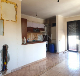 Apartament, 4 rooms with outdoor parking included Bucuresti/Chibrit