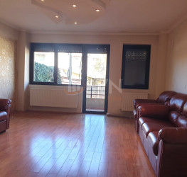 Apartament, 4 rooms with outdoor parking included Bucuresti/Chibrit