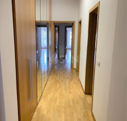 Apartament, 4 rooms with outdoor parking included Bucuresti/Herastrau