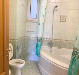 Apartament, 4 rooms with outdoor parking included Bucuresti/Herastrau