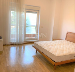 Apartament, 4 rooms with outdoor parking included Bucuresti/Herastrau