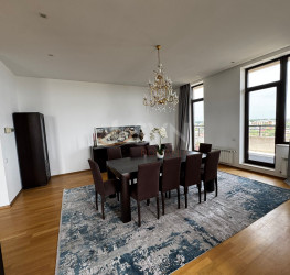 Apartament, 4 rooms with outdoor parking included Bucuresti/Baneasa