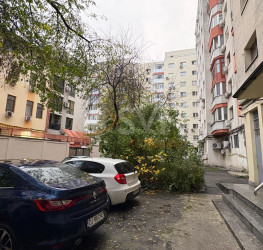 Apartament, 4 rooms with outdoor parking included Bucuresti/Dacia