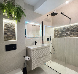 Apartament, 4 rooms with outdoor parking included Bucuresti/Iancu Nicolae