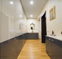 Apartament, 4 rooms with outdoor parking included Bucuresti/Iancu Nicolae