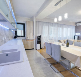 Apartament, 4 rooms with outdoor parking included Bucuresti/Iancu Nicolae