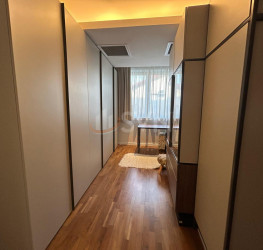 Apartament, 4 rooms with outdoor parking included Bucuresti/Iancu Nicolae