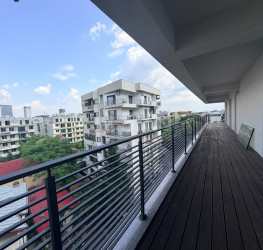 Apartament, 4 rooms with outdoor parking included Bucuresti/Soseaua Nordului