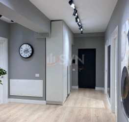 Apartament, 4 rooms with outdoor parking included Bucuresti/Sisesti