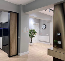 Apartament, 4 rooms with outdoor parking included Bucuresti/Sisesti