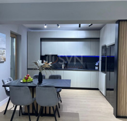 Apartament, 4 rooms with outdoor parking included Bucuresti/Sisesti