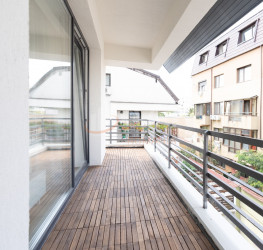 Apartament, 4 rooms with outdoor parking included Bucuresti/Domenii