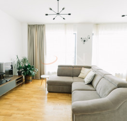 Apartament, 4 rooms with outdoor parking included Bucuresti/Domenii