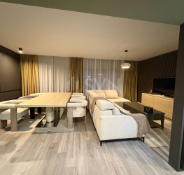 Apartament, 4 rooms with outdoor parking included Bucuresti/Pipera