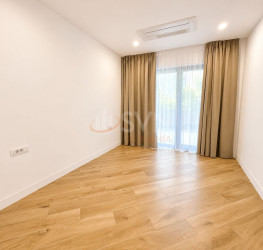 Apartament, 4 rooms with outdoor parking included Bucuresti/Dacia