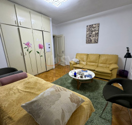 Apartament, 4 rooms with underground parking included Bucuresti/Primaverii