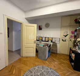 Apartament, 4 rooms with underground parking included Bucuresti/Primaverii