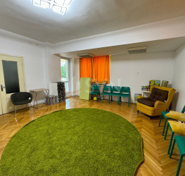 Apartament, 4 rooms with underground parking included Bucuresti/Primaverii