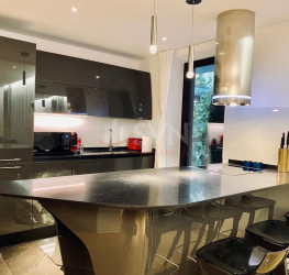 Apartament, 4 rooms with underground parking included Bucuresti/Primaverii