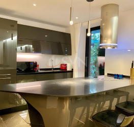 Apartament, 4 rooms with underground parking included Bucuresti/Primaverii