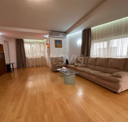 Apartament, 4 rooms with underground parking included Bucuresti/Herastrau