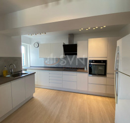 Apartament, 4 rooms with underground parking included Bucuresti/Alba Iulia