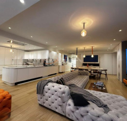 Apartament, 4 rooms with underground parking included Bucuresti/Piata Sfintii Voievozi