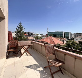 Apartament, 4 rooms with underground parking included Bucuresti/Herastrau