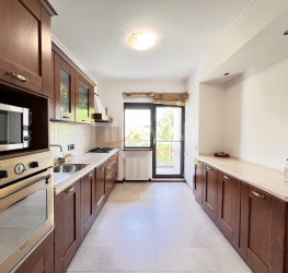 Apartament, 4 rooms with underground parking included Bucuresti/Herastrau