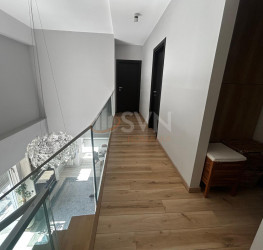 Apartament, 4 rooms with underground parking included Bucuresti/Timpuri Noi