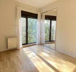Apartament, 4 rooms with underground parking included Bucuresti/Primaverii