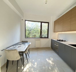 Apartament, 4 rooms with underground parking included Bucuresti/Primaverii