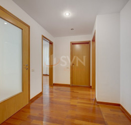 Apartament, 4 rooms with underground parking included Bucuresti/Primaverii