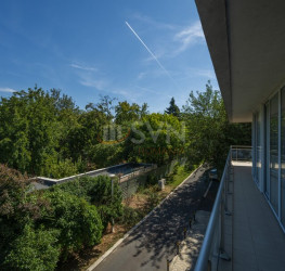 Apartament, 4 rooms with underground parking included Bucuresti/Primaverii