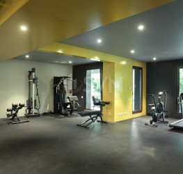 Apartament, 4 rooms with underground parking included Bucuresti/Primaverii