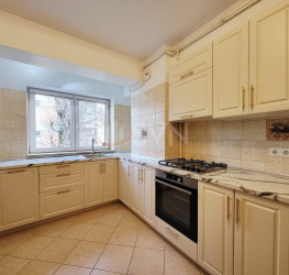 Apartament, 4 rooms with underground parking included Bucuresti/Dorobanti