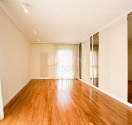 Apartament, 4 rooms with underground parking included Bucuresti/Dorobanti