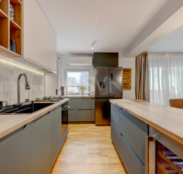 Apartament, 4 rooms with underground parking included Bucuresti/Decebal