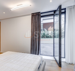 Apartament, 4 rooms with underground parking included Bucuresti/Primaverii