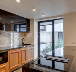 Apartament, 4 rooms with underground parking included Bucuresti/Primaverii